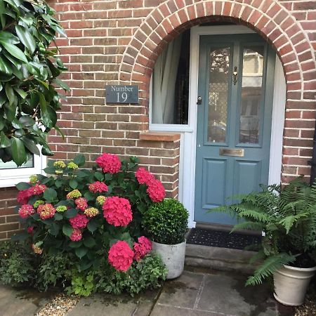 Number 19 B&B Chichester Exteriör bild