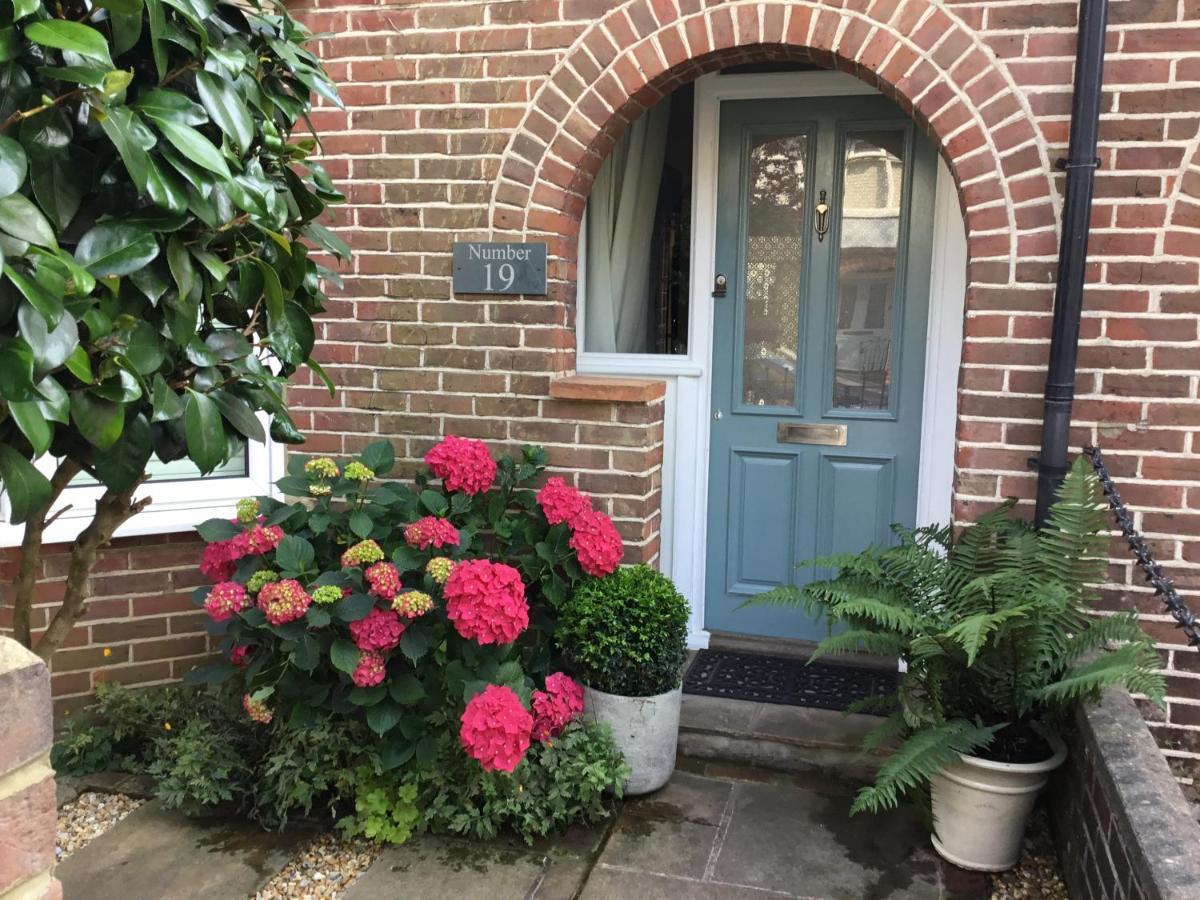 Number 19 B&B Chichester Exteriör bild