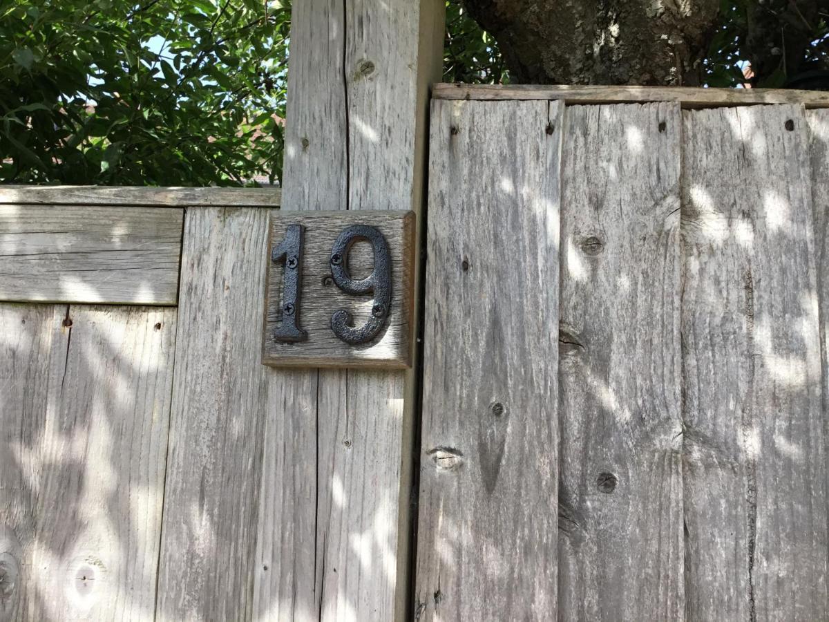 Number 19 B&B Chichester Exteriör bild
