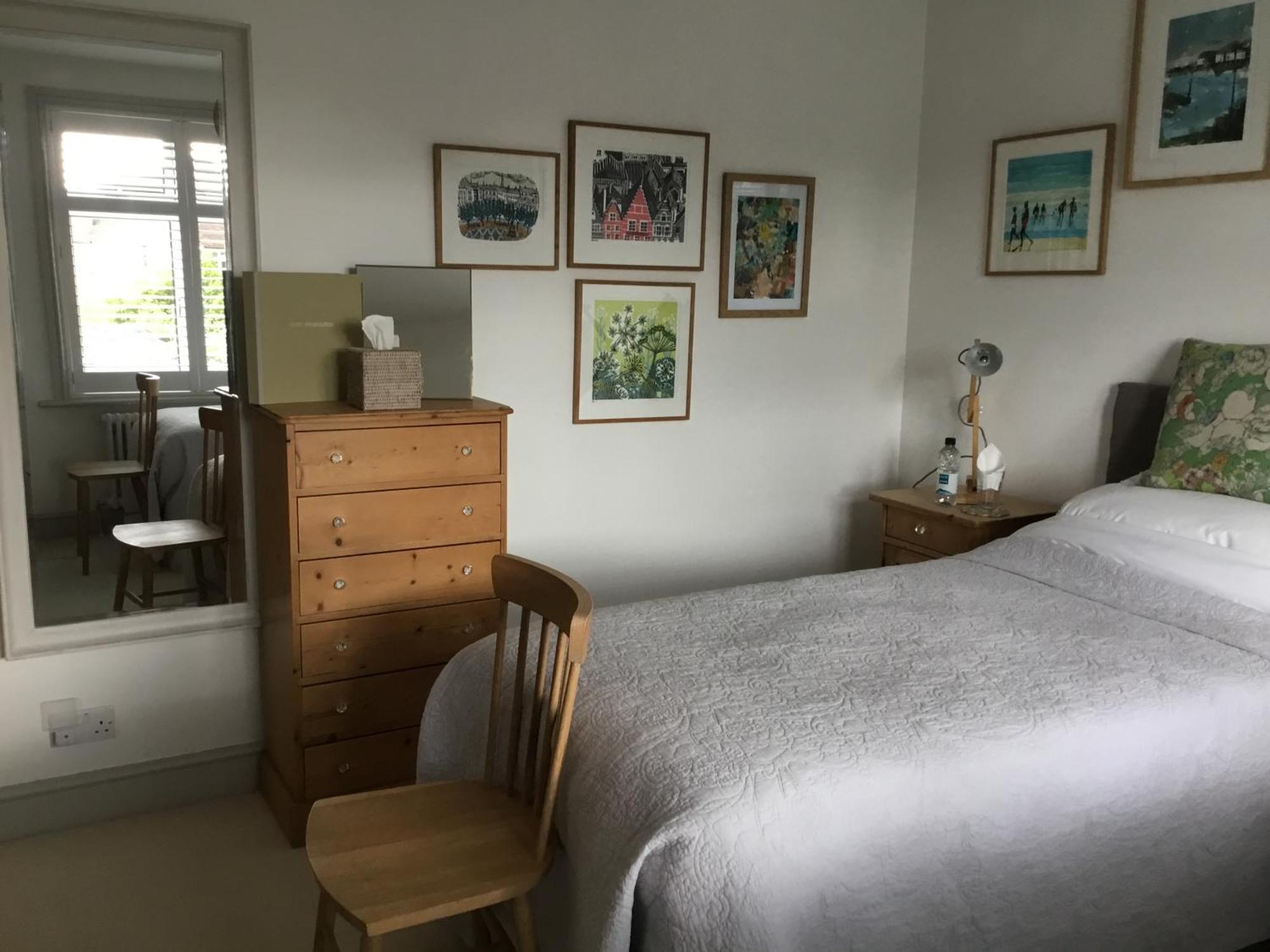 Number 19 B&B Chichester Rum bild